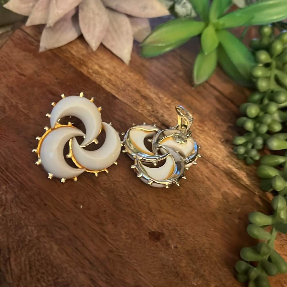 VINTAGE EARRINGS - Picture 2 of 4